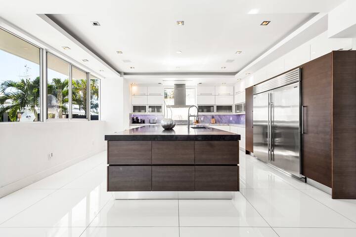 Stunning Modern Waterfront Estate w/ Private Dock gallery image 4