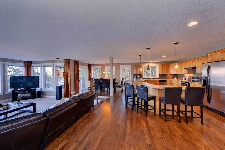 Arbutus Hill gallery image 4