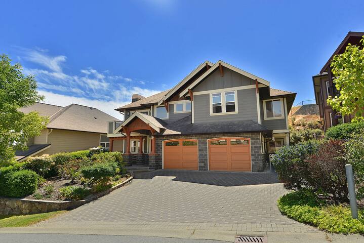 Nature’s Gate Executive Estate gallery image 2