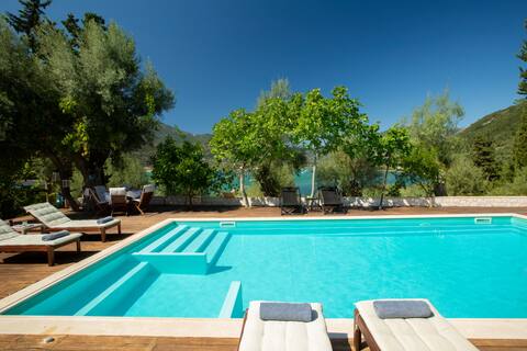 Liana's House with great view in Vlicho Bay big
