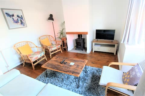 Top performing Airbnb: Contemporary Home in Friendly Easton, Free Parking in Easton