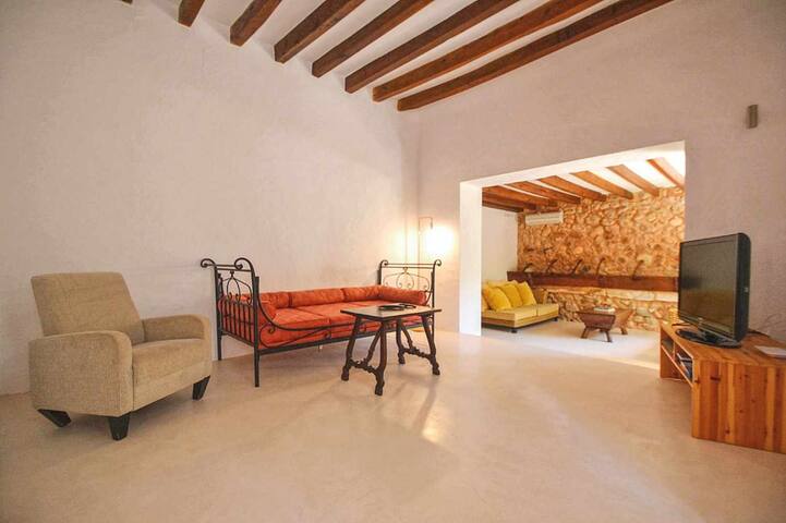 Luxuriou Villa with nice views pool & a/c 8 people gallery image 5