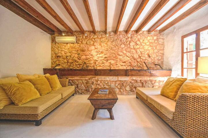 Luxuriou Villa with nice views pool & a/c 8 people gallery image 4