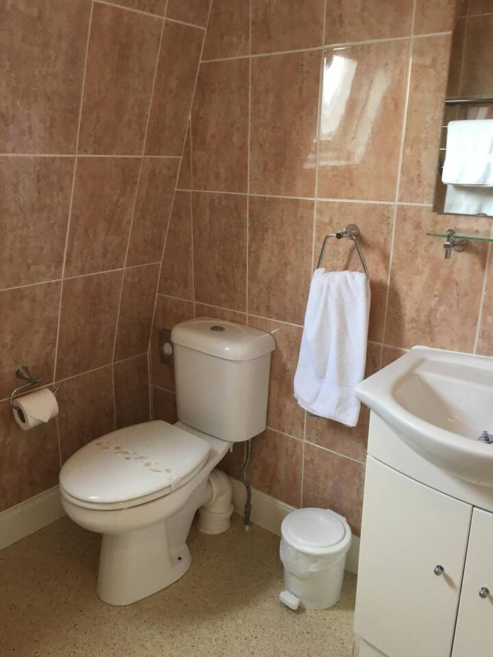 Superior Doppelzimmer mit eigenem Bad im The Clarence - Airbnb