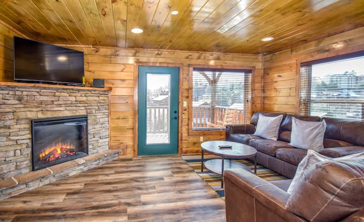 Luxury 5br Cabin Amazing Location Near Dollywood Hot Tub Game Room - Tennessee
