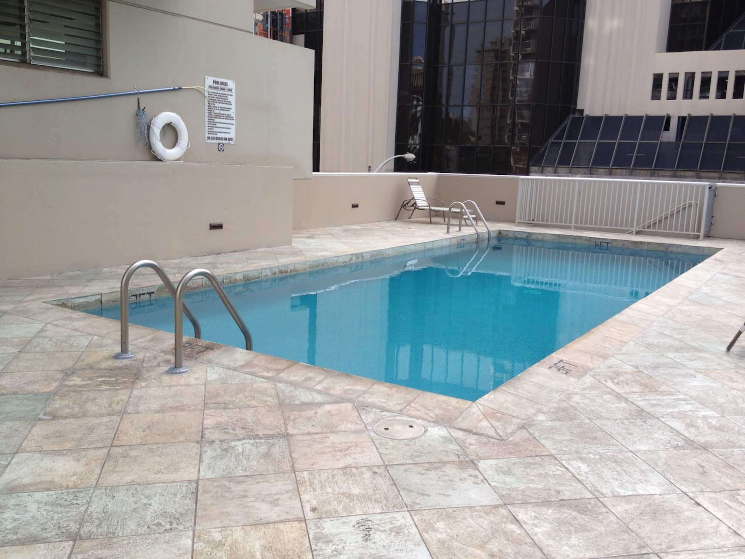 Waikiki Surfer's Paradise! Classy Studio w/Parking - Image 14