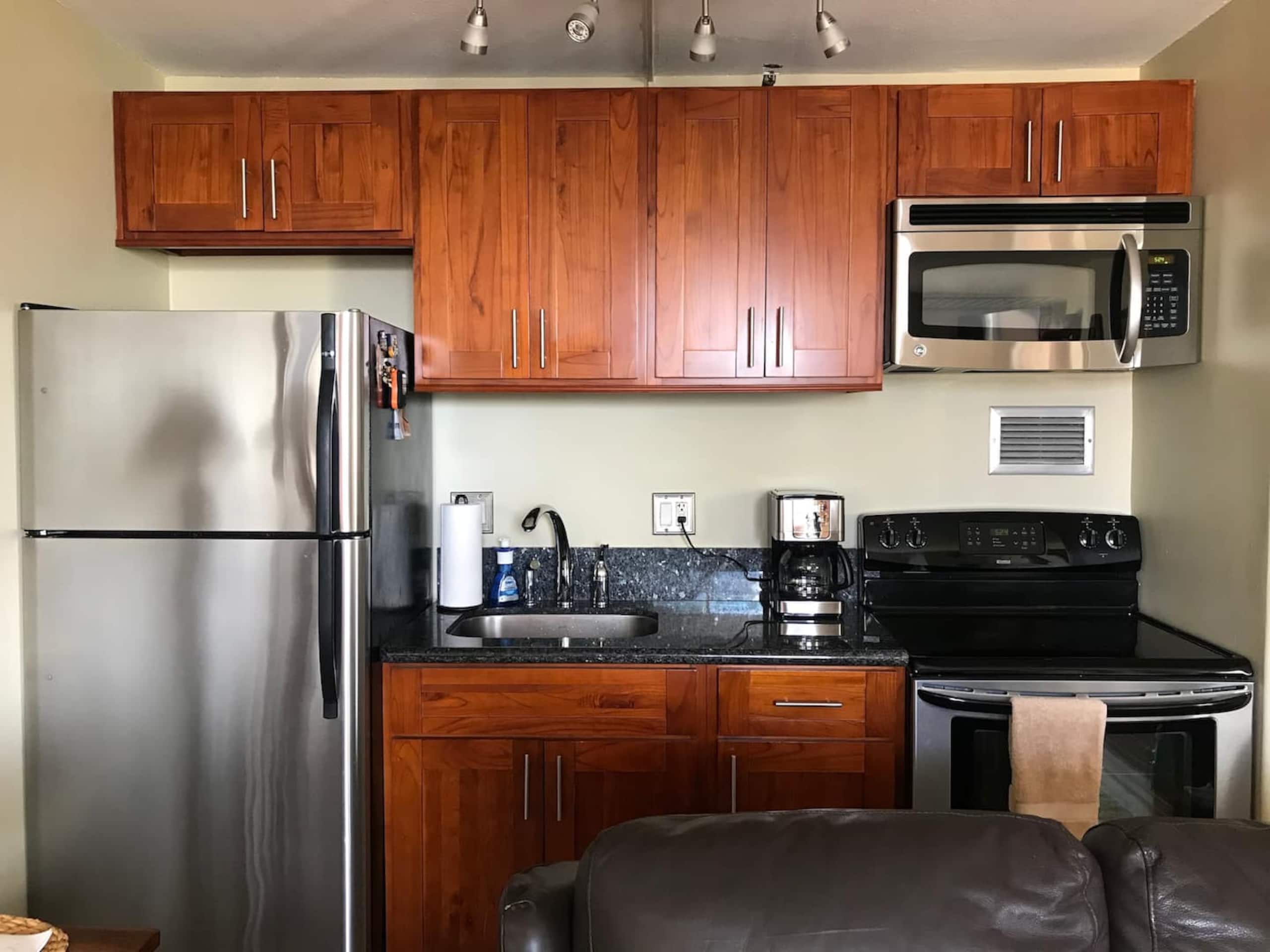 Waikiki Surfer's Paradise! Classy Studio w/Parking - Image 8