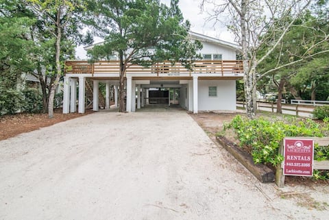 Cozy Beach House Steps from the Shore: 4 Bedroom