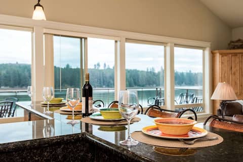 Stunning Lake Front Home-Private Dock-Pet Friendly