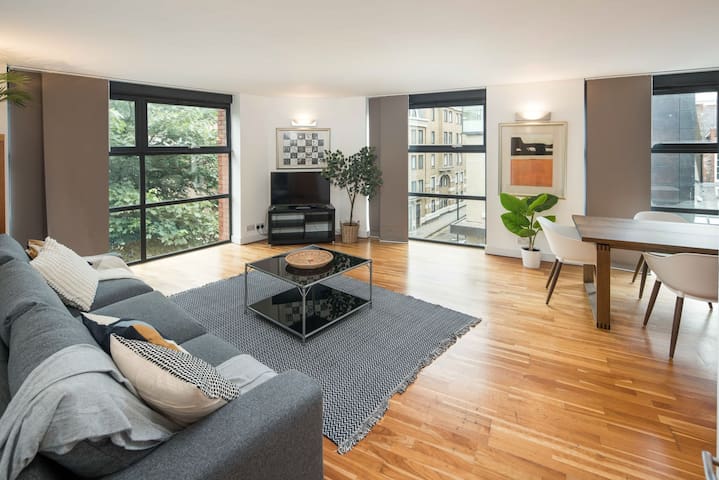 Superfast Broadband 2BD City Flat Farringdon