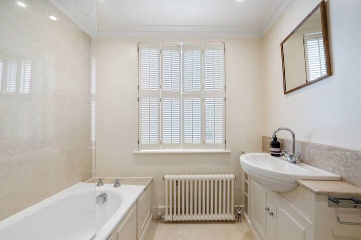 Delightful rental house in Kensington gallery image 2