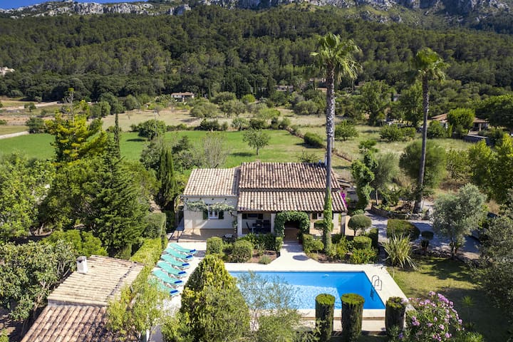 Entire home with 3 bedrooms in Pollença - Plana