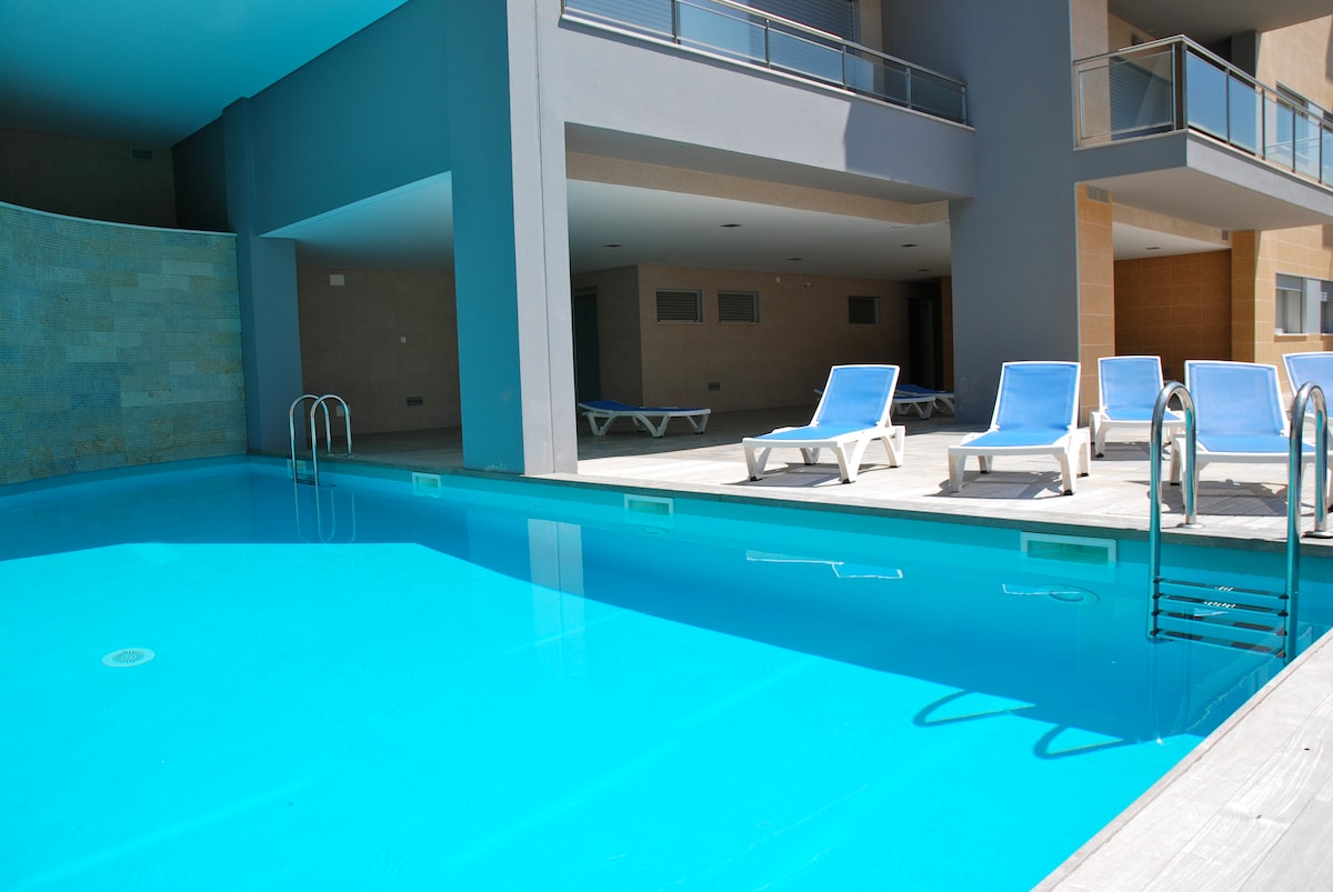 Airbnb em destaque: 'Whale' - Apartment with Wi-Fi and heated pool em São Martinho Do Porto