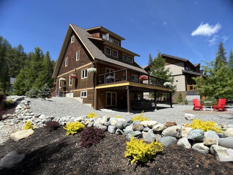 Book XMAS 2025! Private Hottub. Walk to Main Lift