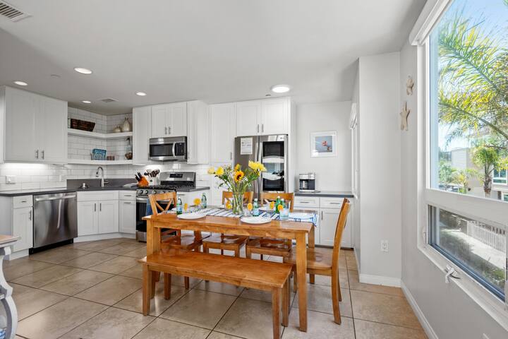 Paradise Isle in Mission Beach with A/C! gallery image 3