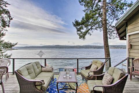 Beautiful Home on Hood Canal w/ Hot Tub & Dock!
