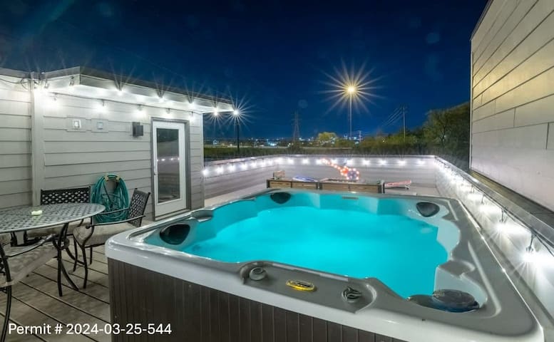 Brand New Large Luxury Home w Hot tub & Game Room!