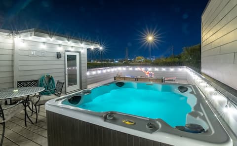Brand New Large Luxury Home w Hot tub & Game Room!