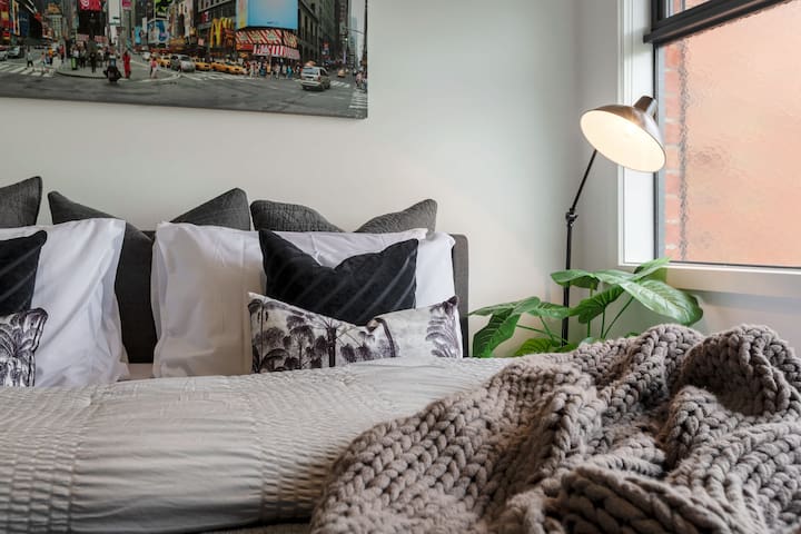 Urban Townhouse In Cul De Sac • Hospitals • Trains