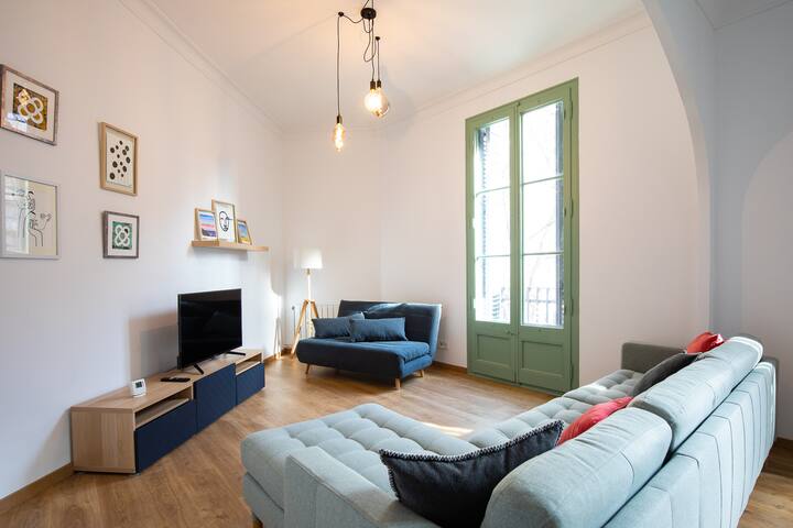 Modernist Family Barcelona Apartment gallery image 4