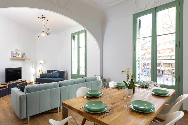 Modernist Family Barcelona Apartment gallery image 3