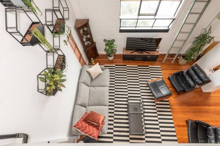 Fitzroy Converted Warehouse – Rooftop & City Views