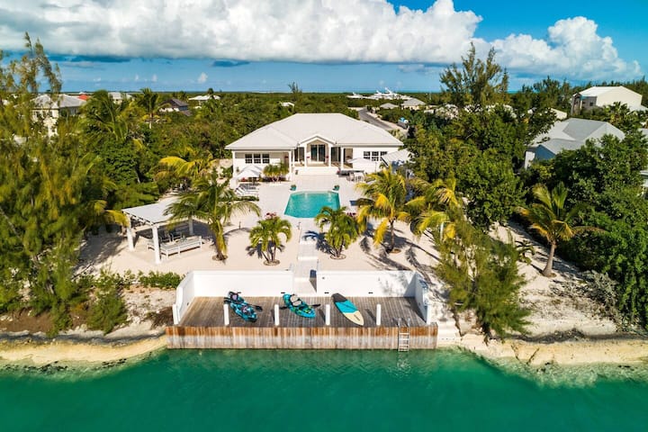 Seagrace Villa Is 5bdrm Waterfront In Leeward - Isole Turks e Caicos