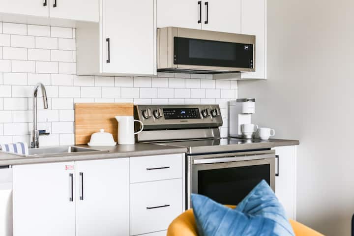 The Monti | Steps To Waterfront, Brewery District - Kelowna