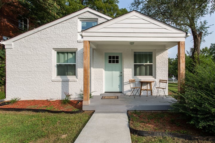 East Nashville Cottage! Pet Friendly! - Nashville, TN