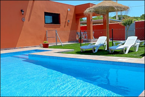 Cozy chalet with private pool near Roche 260