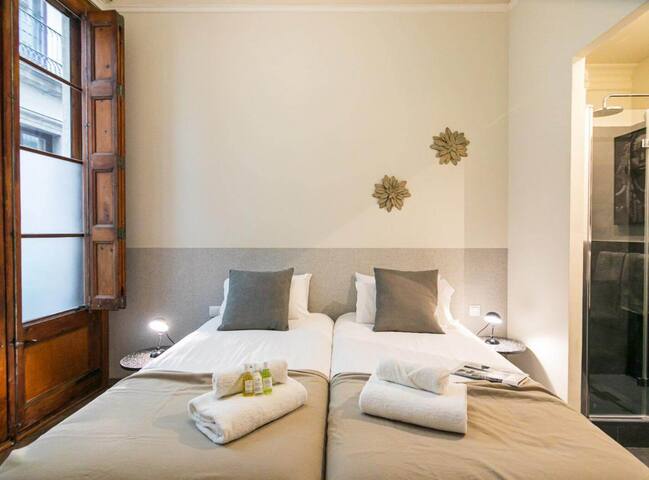Avinyo 2 Gotic · Spacious Loft in Gothic Quarter! gallery image 5
