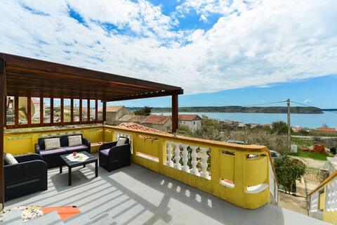 AS-5881-a Studio flat with terrace and sea view