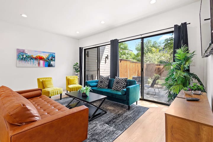 King & Queen Beds Loft | Patio + Urban Hideaway