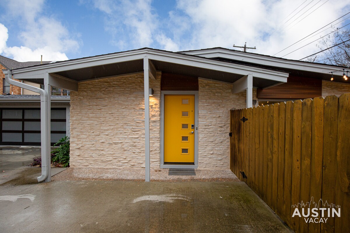 Retro Chic - Old Austin Charm W/ Updated Features!