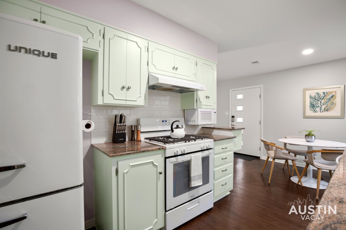 Retro Chic - Old Austin Charm W/ Updated Features!