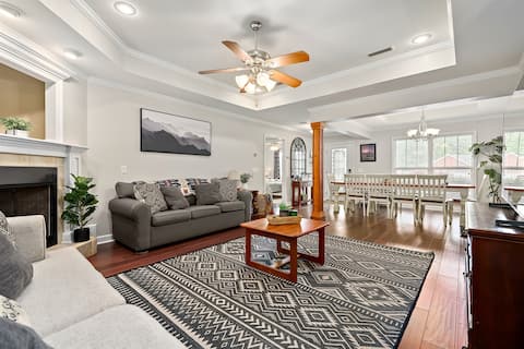 Sleeps 10 I Pet-friendly I Mins to FT Rucker