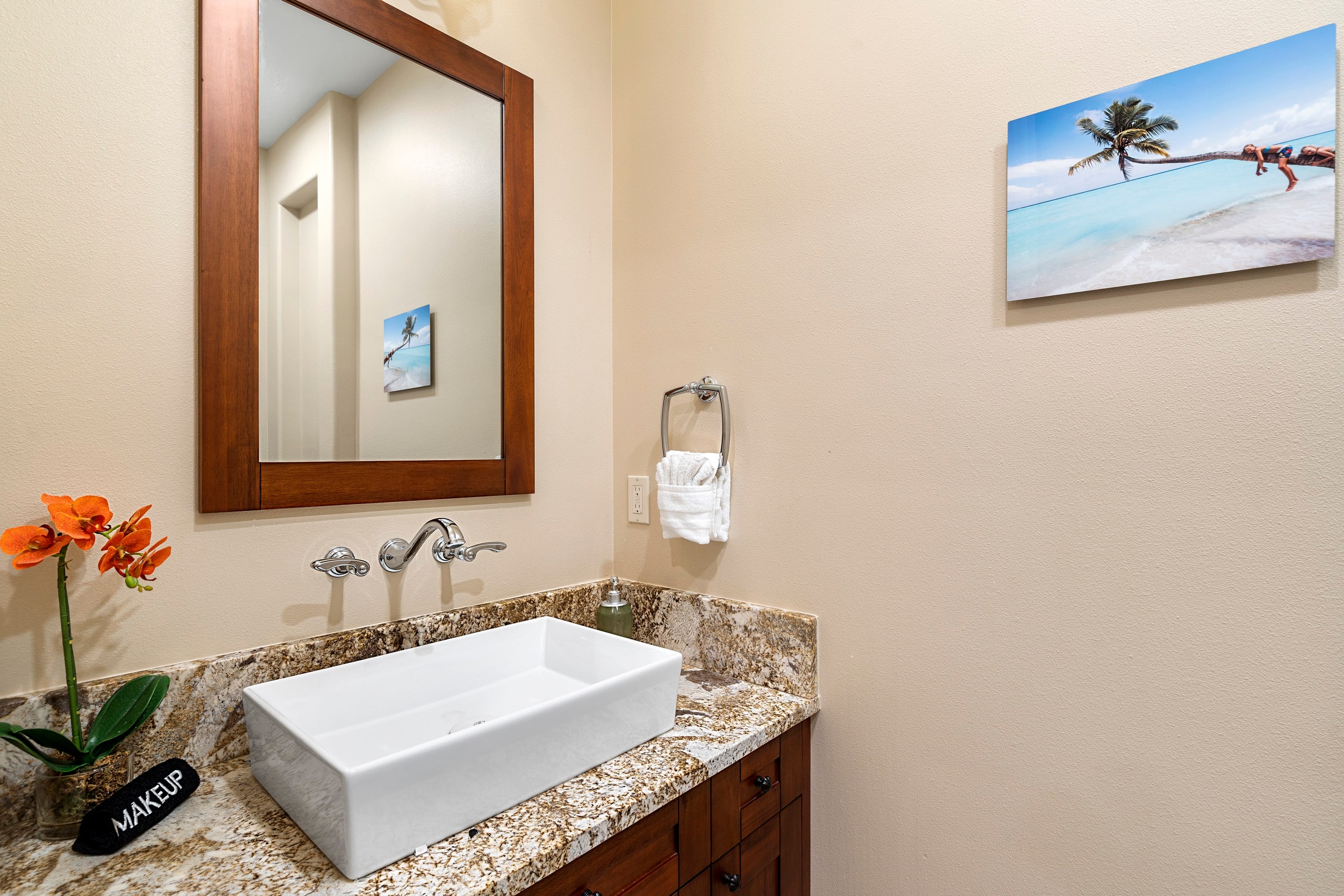 Home in Kailua-Kona · ★4.87 · 3 bedrooms · 3 beds · 2.5 baths - Image 12