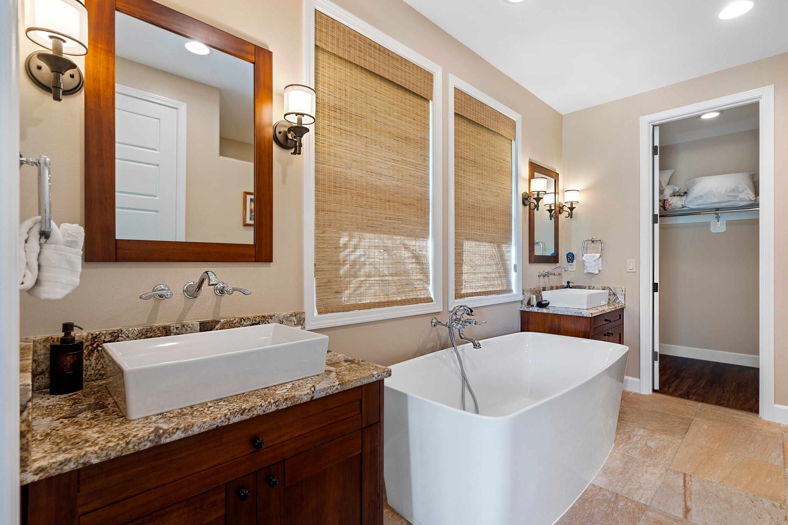 Home in Kailua-Kona · ★4.87 · 3 bedrooms · 3 beds · 2.5 baths - Image 8