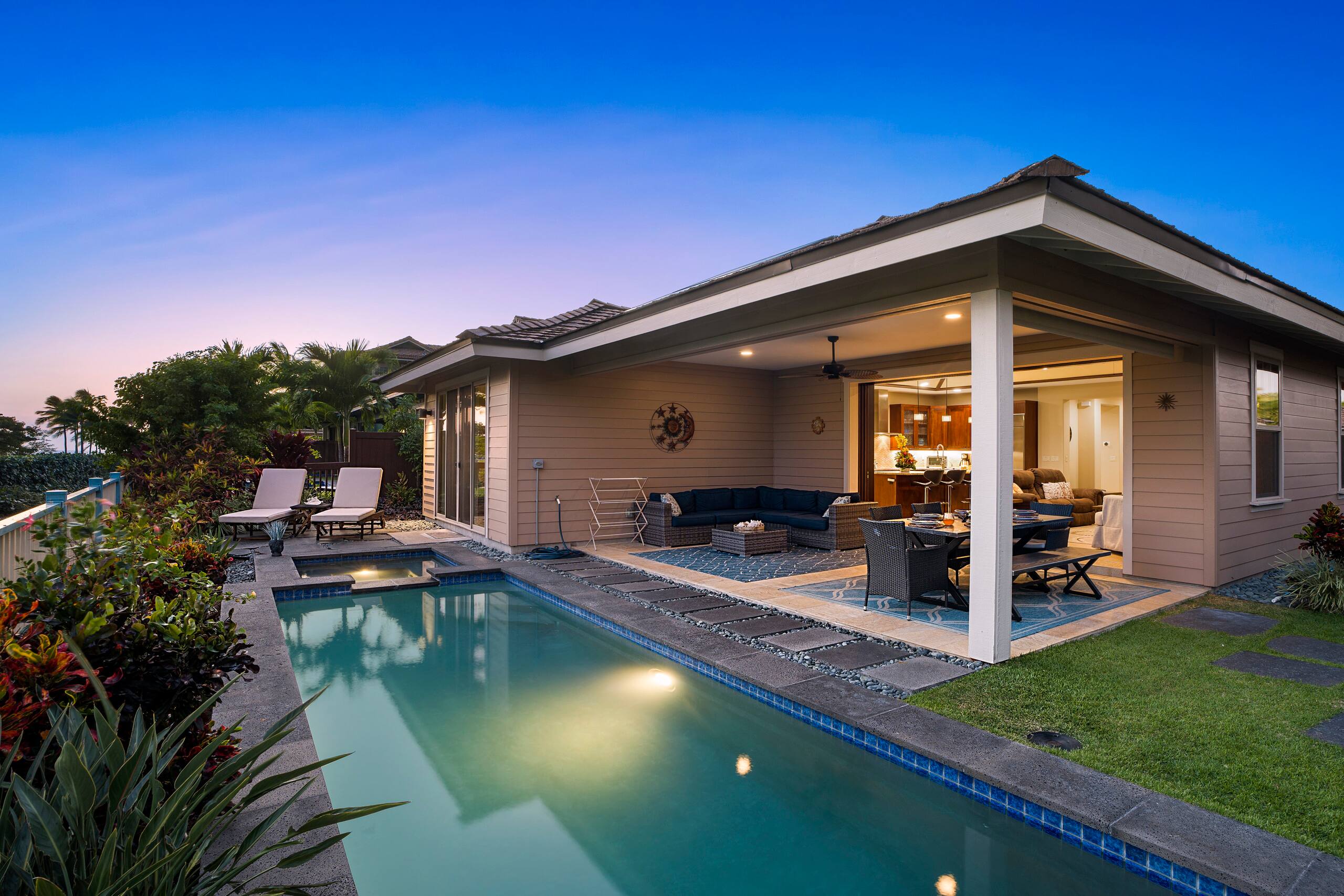 Home in Kailua-Kona · ★4.87 · 3 bedrooms · 3 beds · 2.5 baths - Image 41