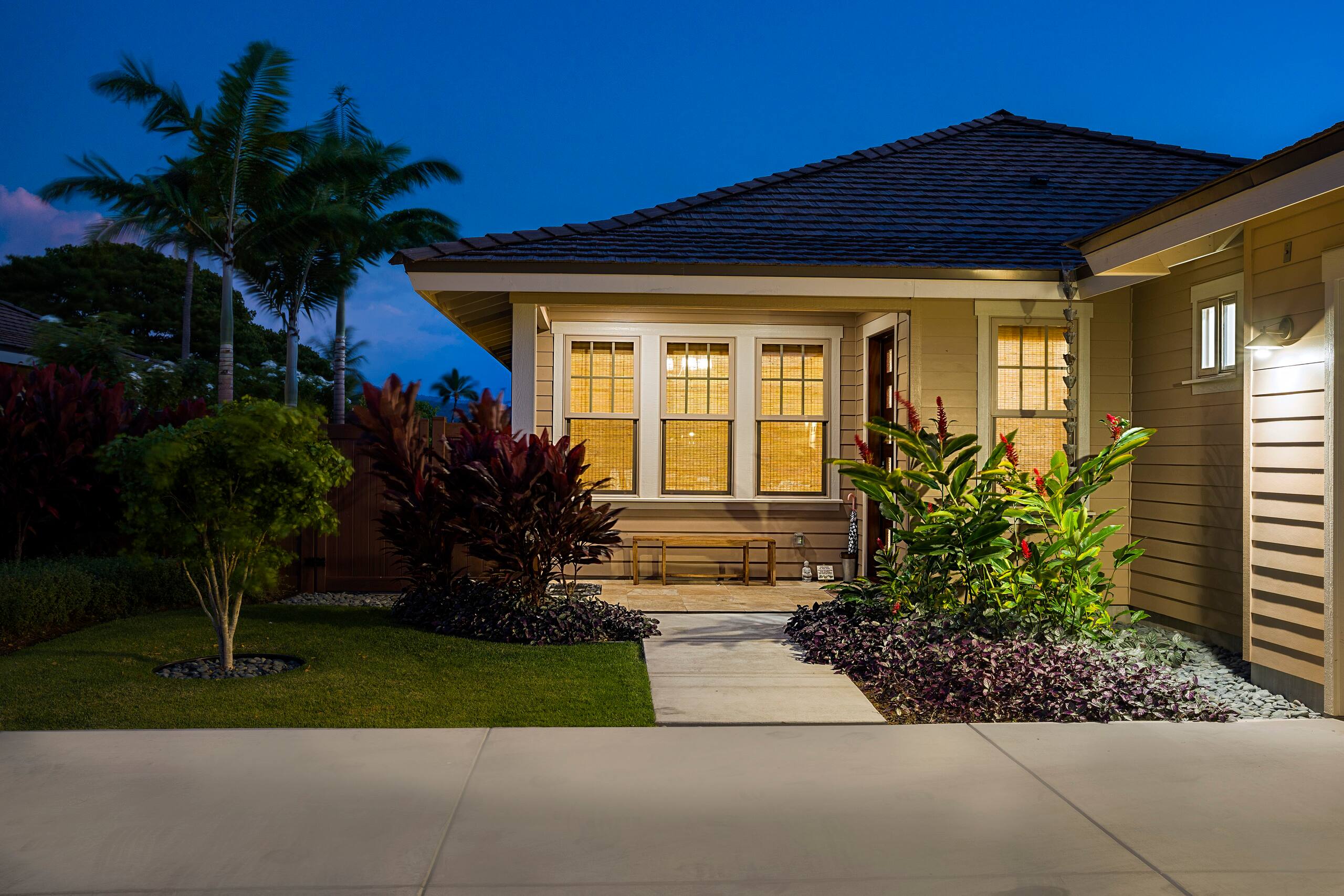 Home in Kailua-Kona · ★4.87 · 3 bedrooms · 3 beds · 2.5 baths - Image 43