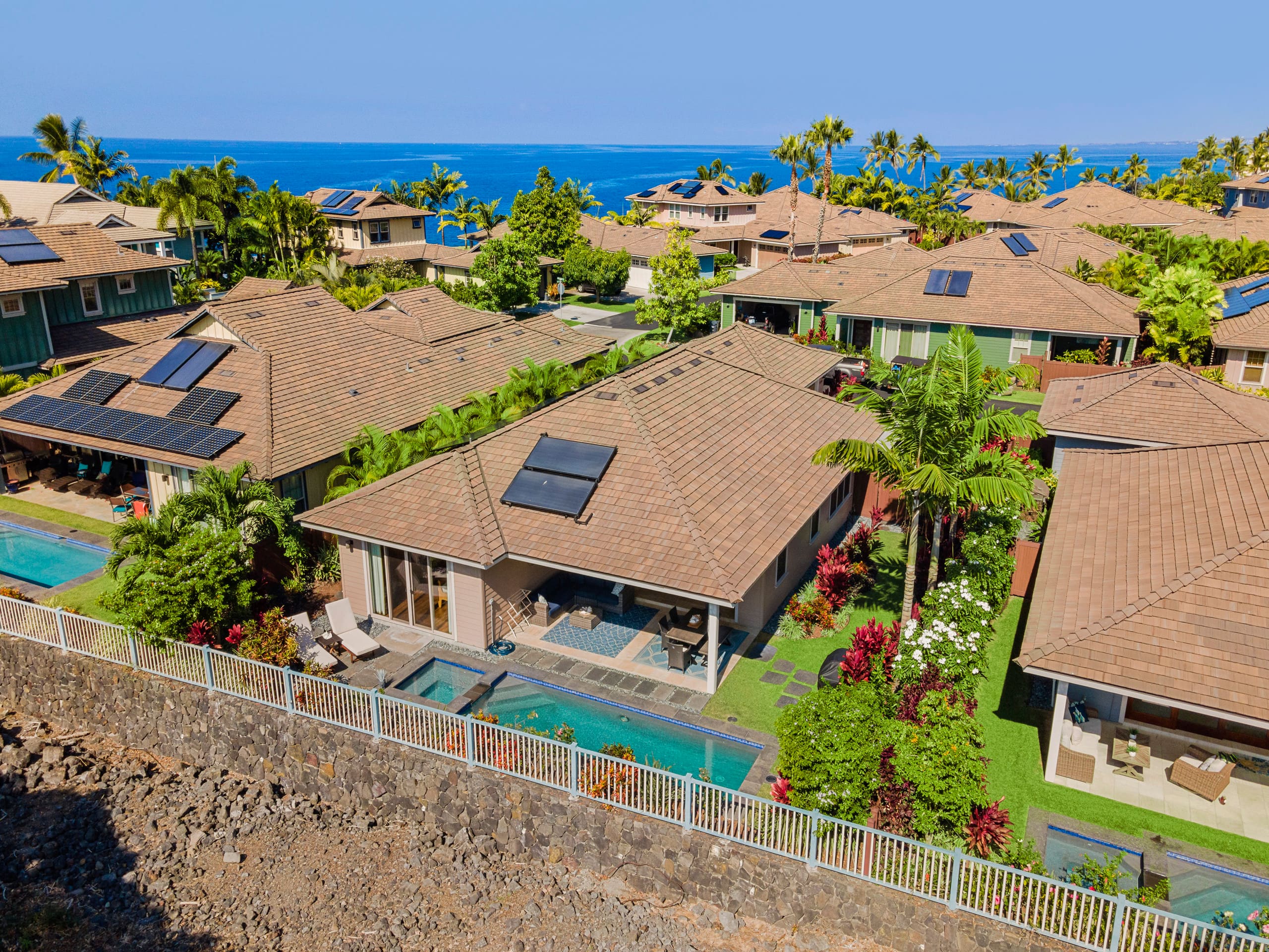 Home in Kailua-Kona · ★4.87 · 3 bedrooms · 3 beds · 2.5 baths - Image 48