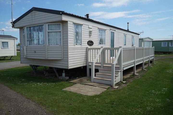 Caravan - Sleeps 8 - Pets Ok - Parking - Site Pool - Heacham