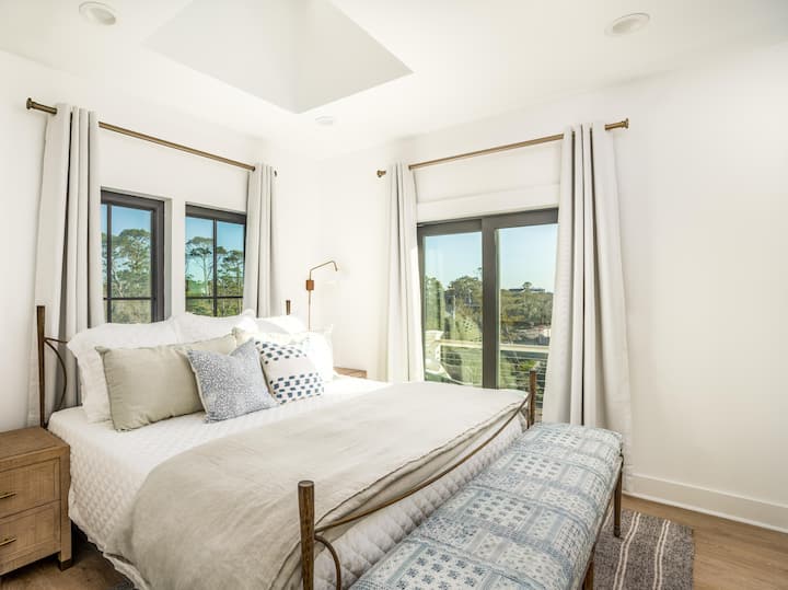 Bedroom 3 (King Bed)