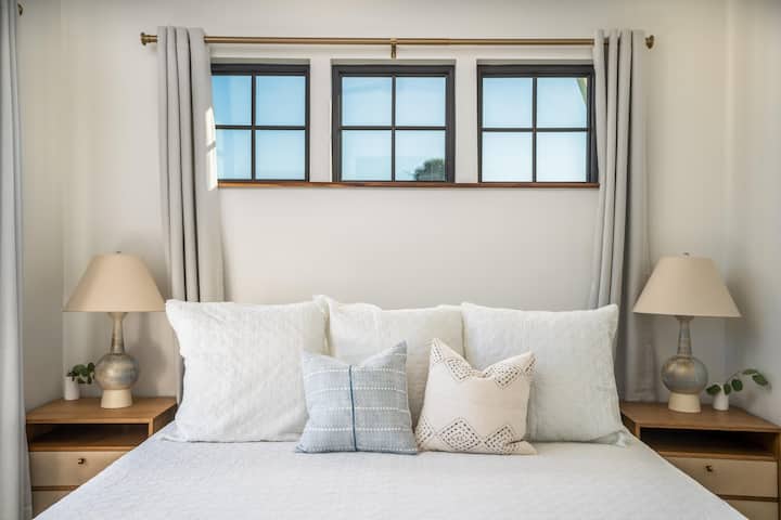 Bedroom 2 (King Bed)