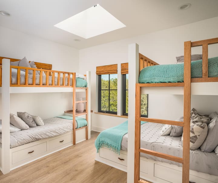 Bedroom 4 (1 Double Bed & 3 Twin Beds)