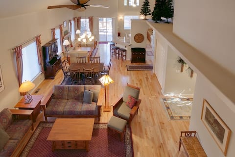 Mountain Oaks - 35 Oak Court PET!