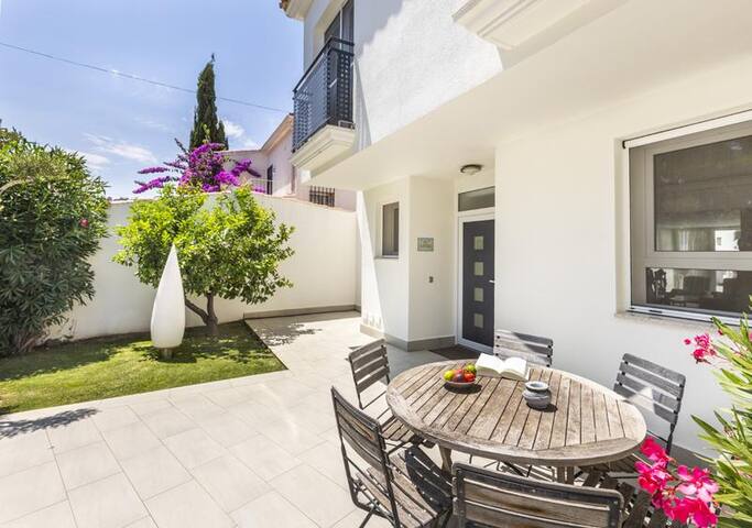 Modern villa on the canal with 4 bedrooms, swimmin gallery image 5