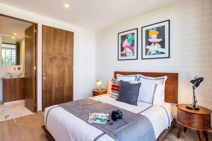 Cool Balcony Apt | GYM+Rooftop w/BBQ Grill & Pool gallery image 5