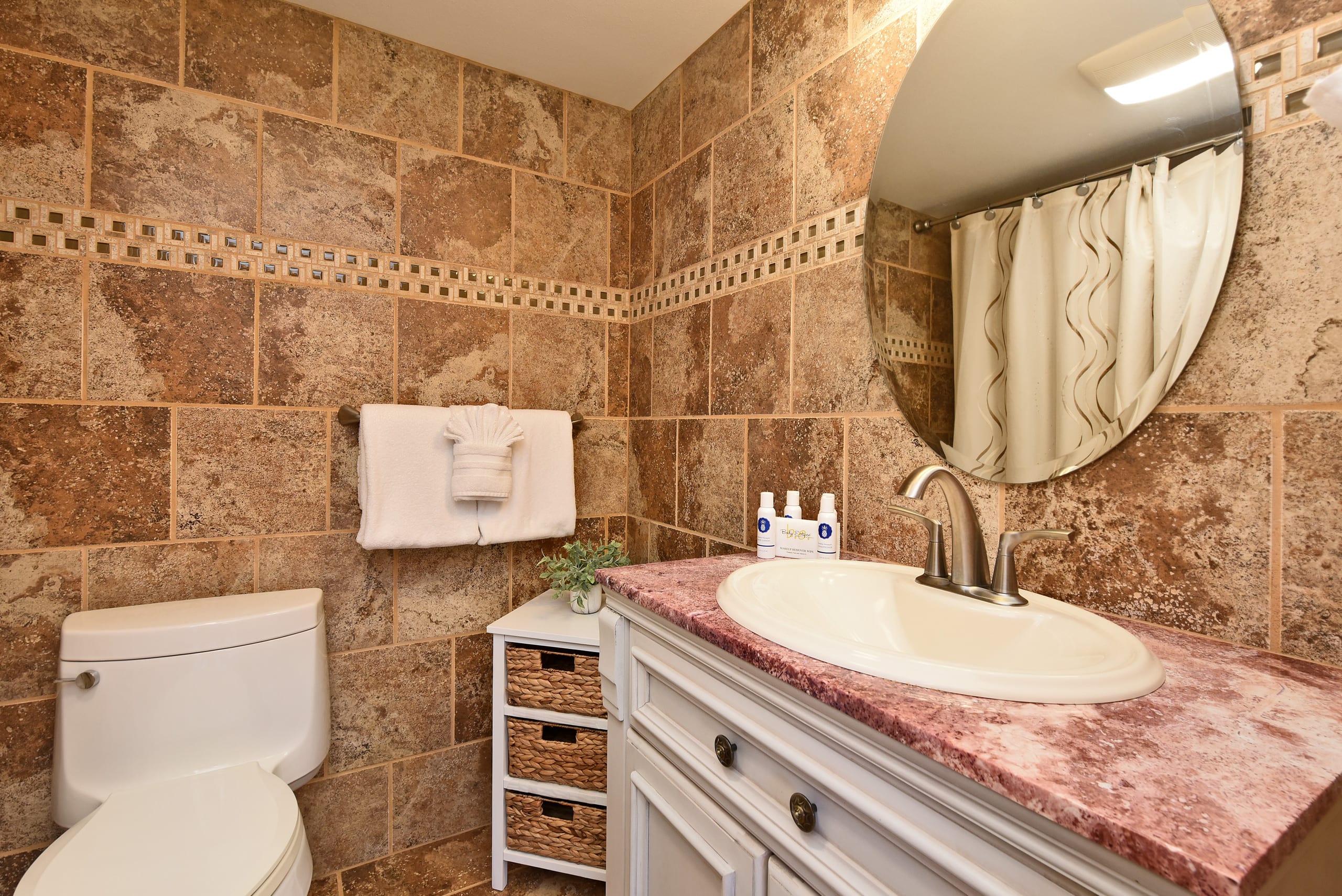 Condo in Lahaina · ★4.15 · 1 bedroom · 2 beds · 1 bath - Image 16