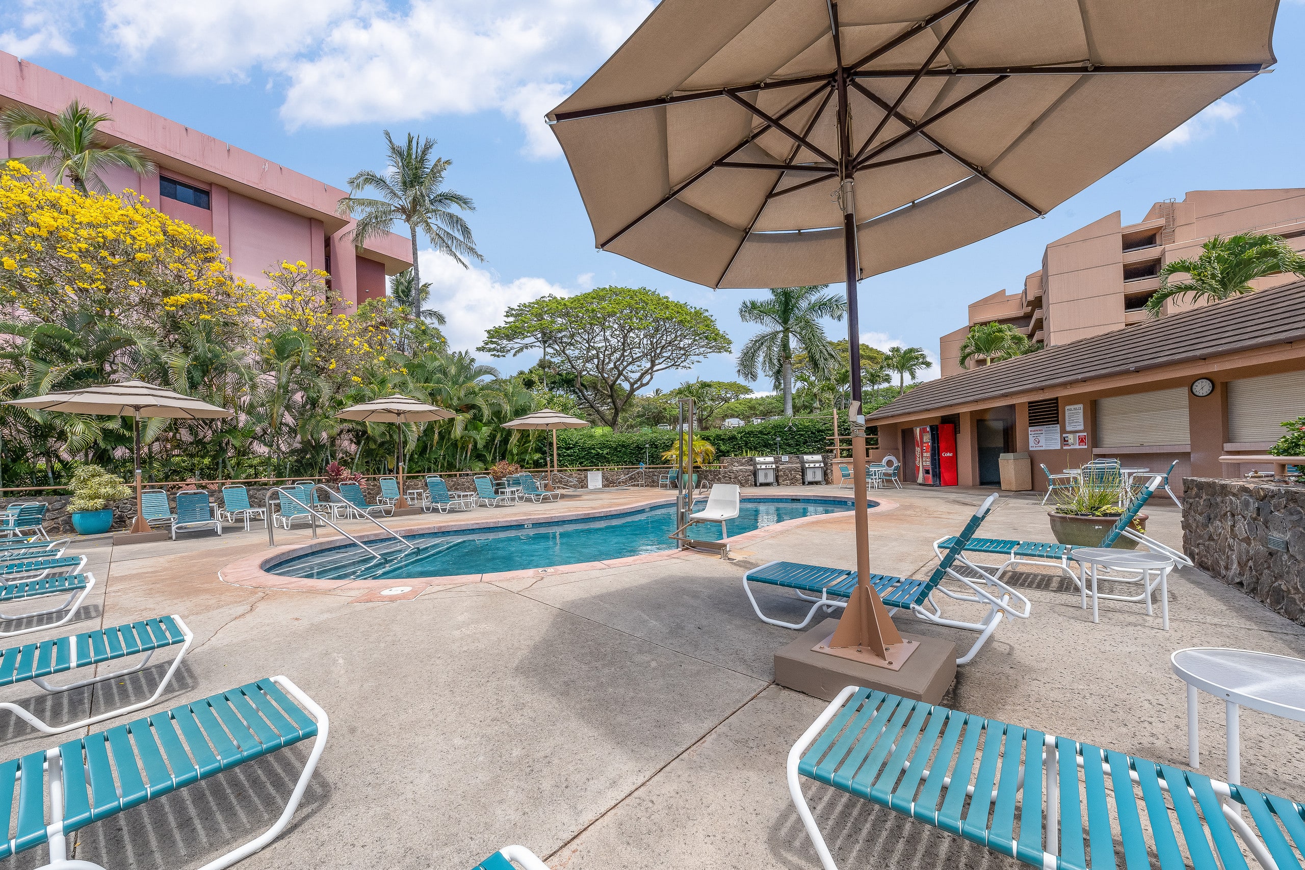 Condo in Lahaina · ★4.15 · 1 bedroom · 2 beds · 1 bath - Image 39